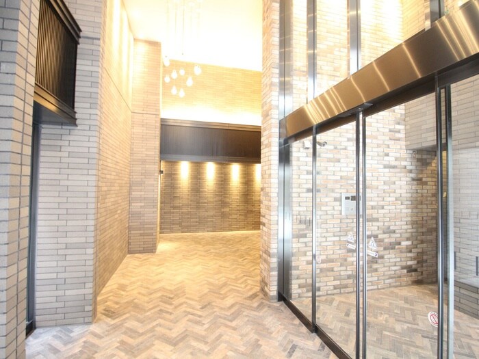 物件外観写真5　(エントランス部分)