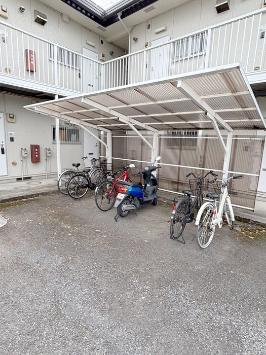 エステ－トピアジュネスの駐輪場