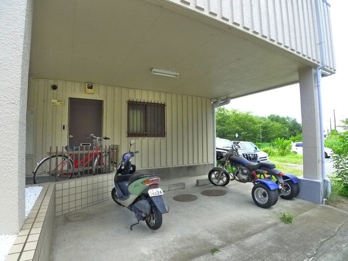 物件外観写真6　(駐車場)