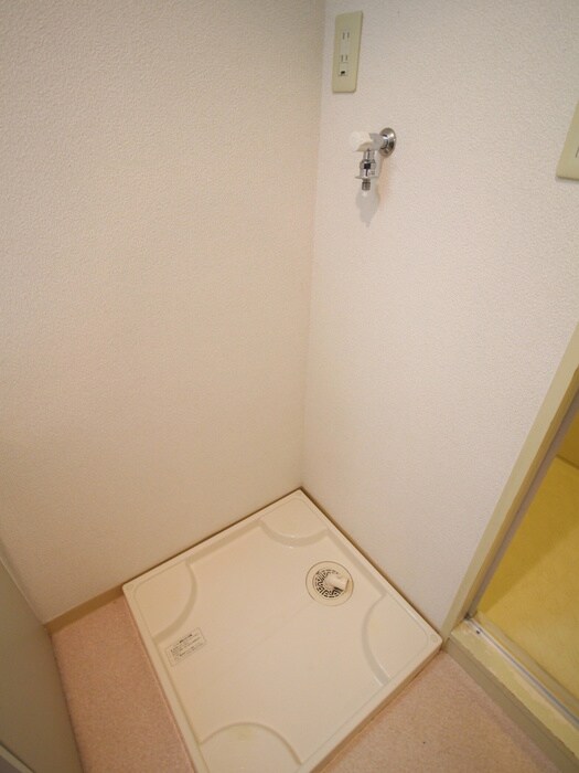 物件内観写真12　(洗濯機置場)