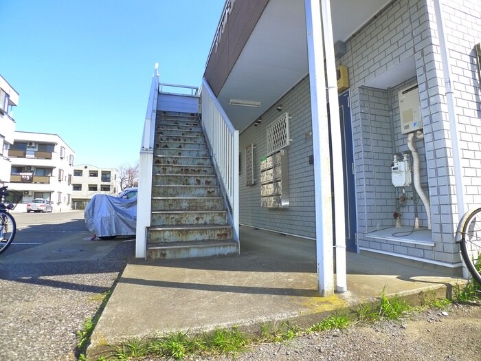 物件外観写真5　(エントランス部分)