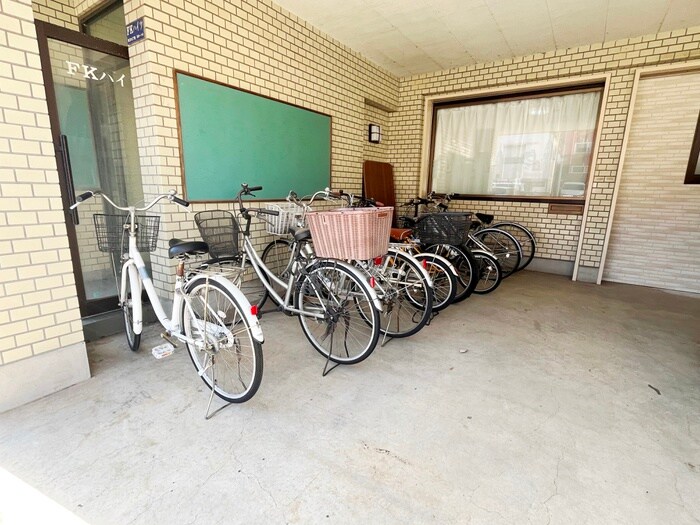 物件外観写真5　(駐車場)