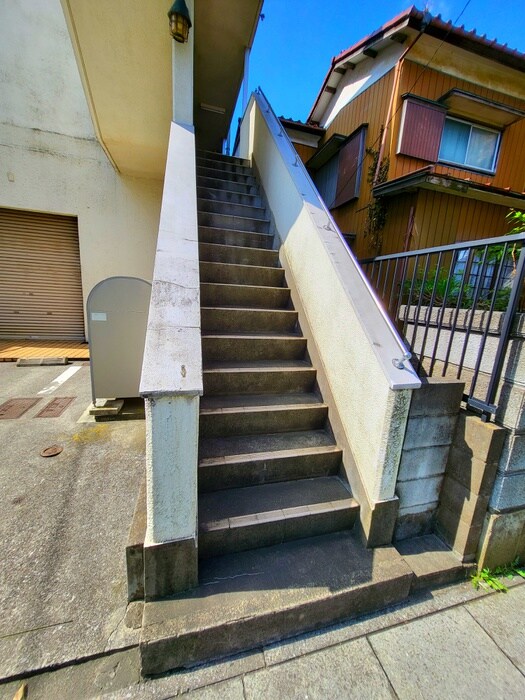 物件外観写真3　(エントランス部分)