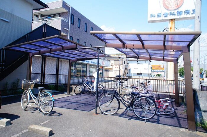 物件外観写真4　(駐輪場)