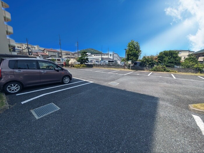 物件外観写真5　(駐車場)