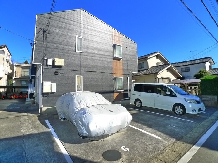 物件外観写真4　(駐車場)