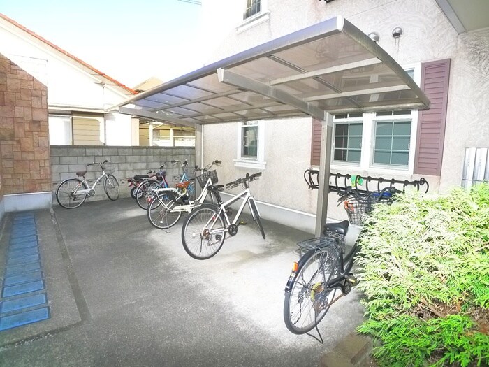 物件外観写真3　(駐輪場)