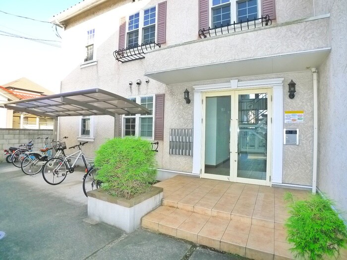 物件外観写真5　(エントランス部分)