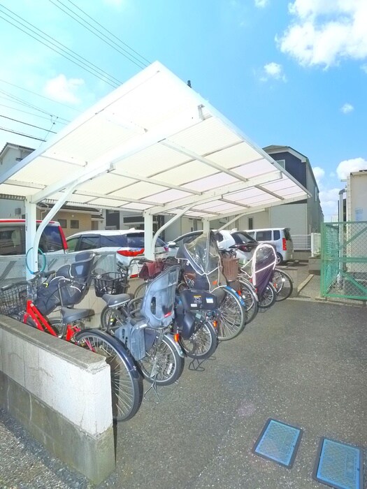 物件外観写真5　(駐輪場)