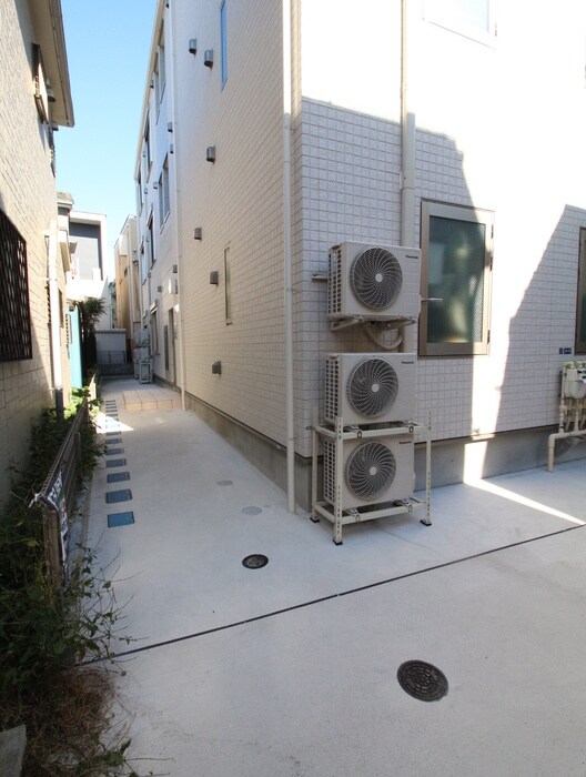 物件外観写真5　(エントランス部分)