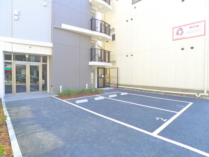 物件外観写真3　(駐車場)