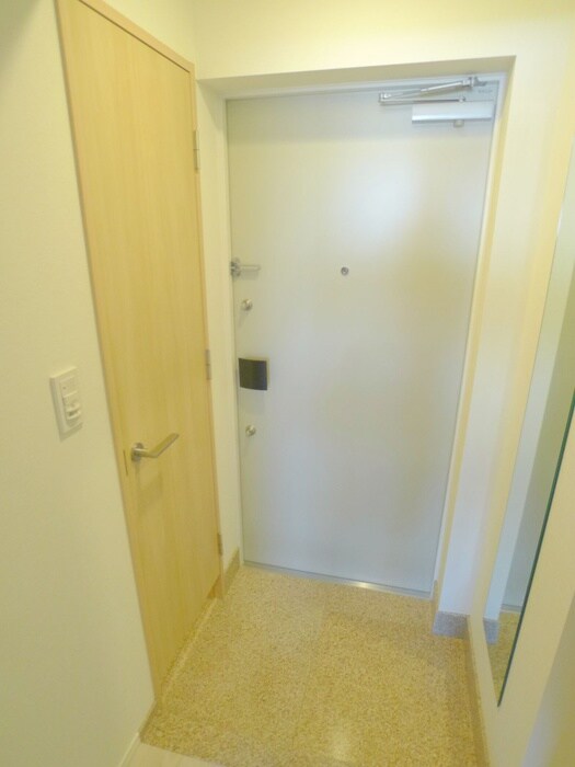 物件内観写真16　(玄関)