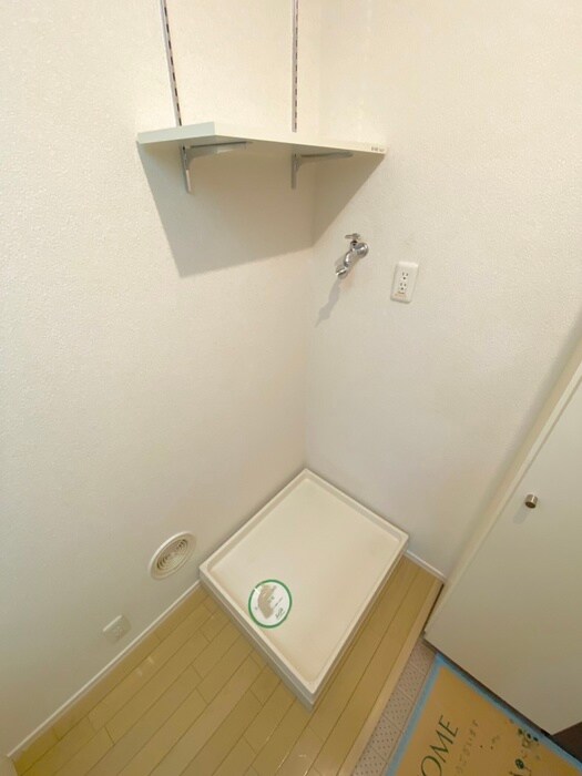 物件内観写真12　(洗濯機置場)