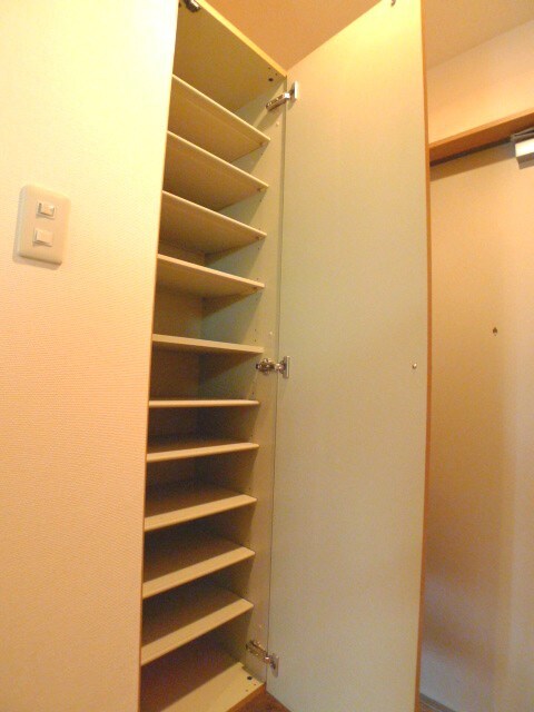 物件内観写真9　(玄関)