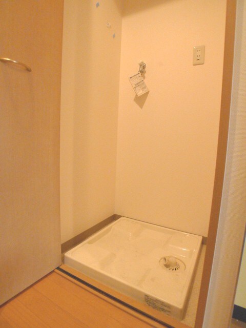 物件内観写真10　(洗濯機置場)