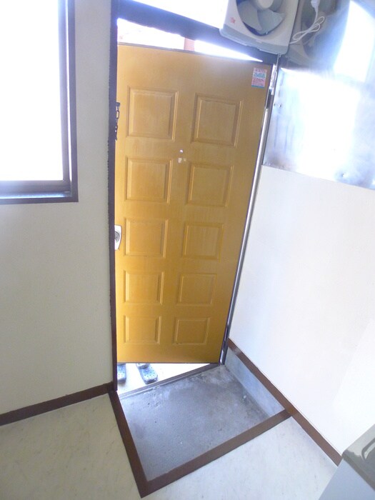 物件内観写真16　(玄関)