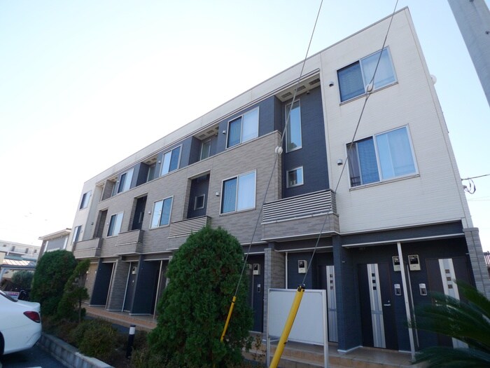 物件外観写真2　(エントランス部分)