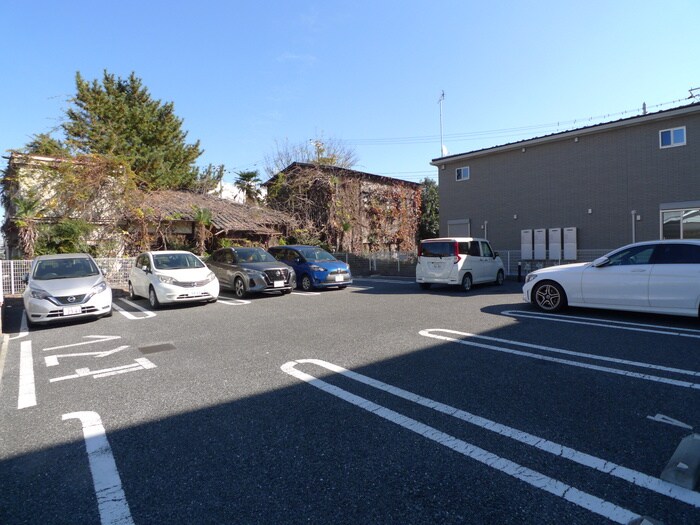 物件外観写真3　(駐車場)