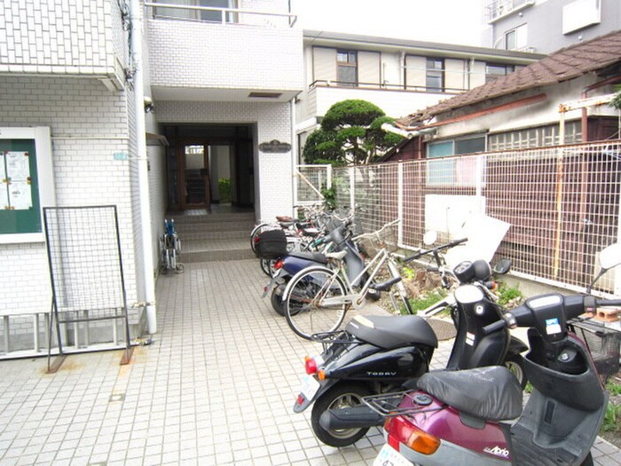 物件外観写真3　(駐輪場)