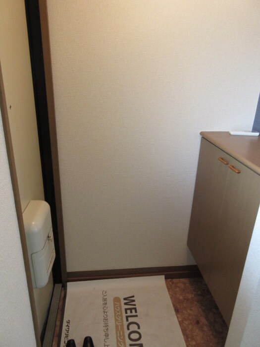 物件内観写真5　(玄関)