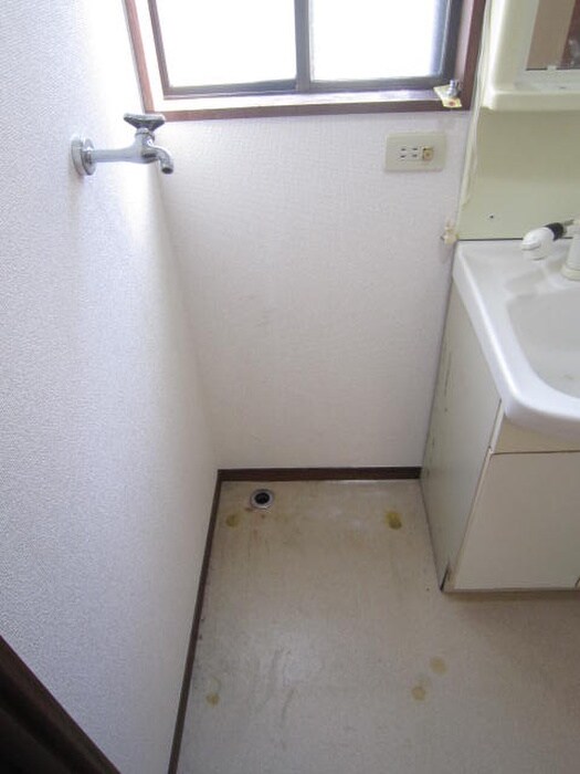 物件内観写真12　(洗濯機置場)