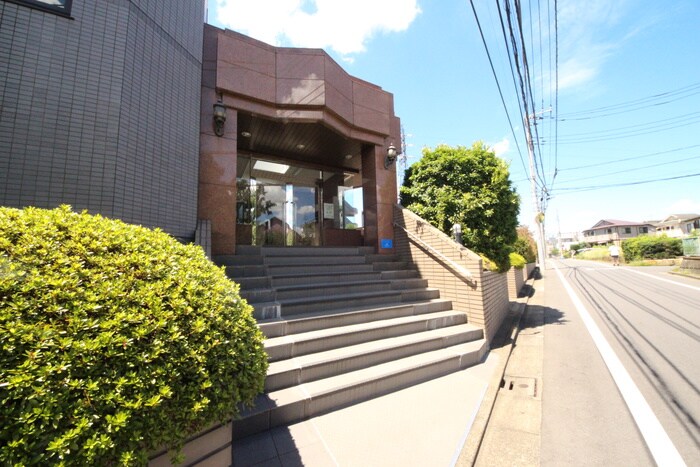 物件外観写真4　(エントランス部分)