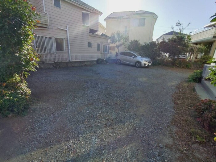 物件外観写真2　(駐車場)