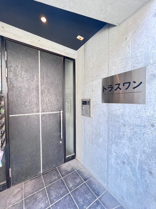 物件外観写真3　(エントランス部分)