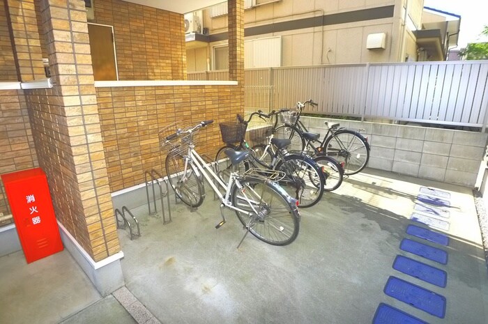 物件外観写真4　(駐輪場)