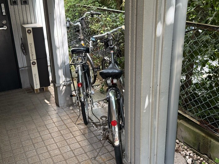 物件外観写真2　(駐輪場)