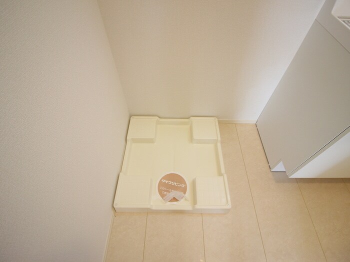 物件内観写真16　(洗濯機置場)