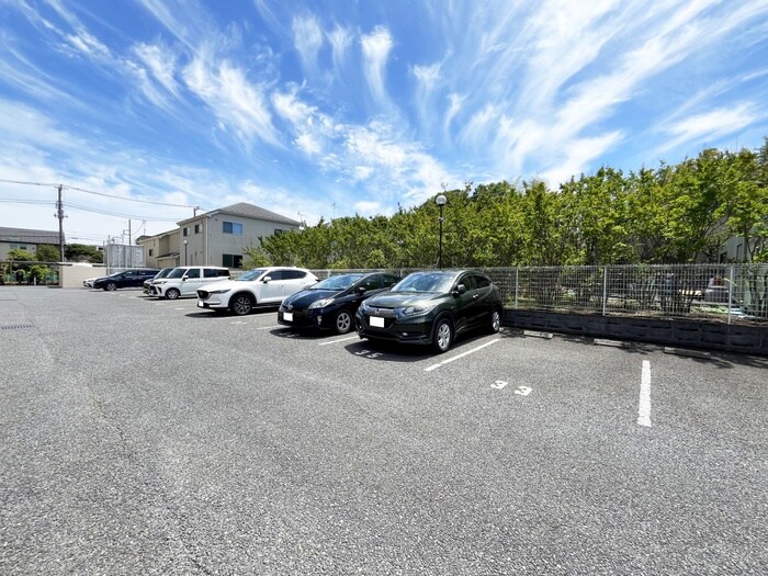 物件外観写真5　(駐車場)