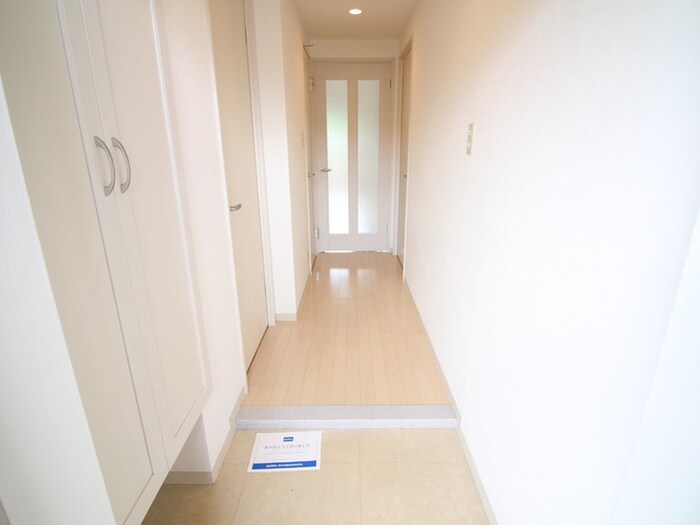 物件内観写真16　(玄関)