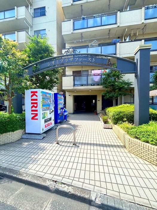 物件外観写真6　(エントランス部分)