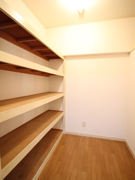 物件内観写真16　(収納)