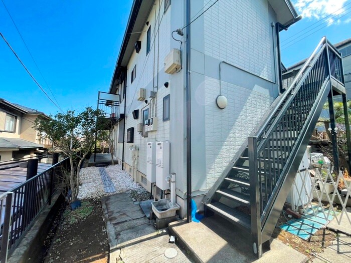 物件外観写真2　(エントランス部分)