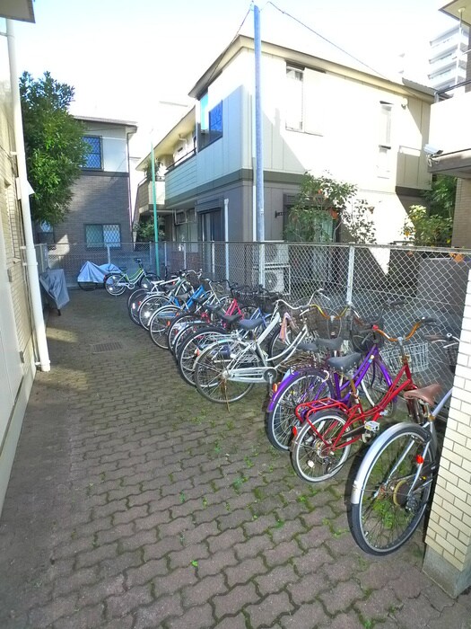 物件外観写真3　(駐輪場)