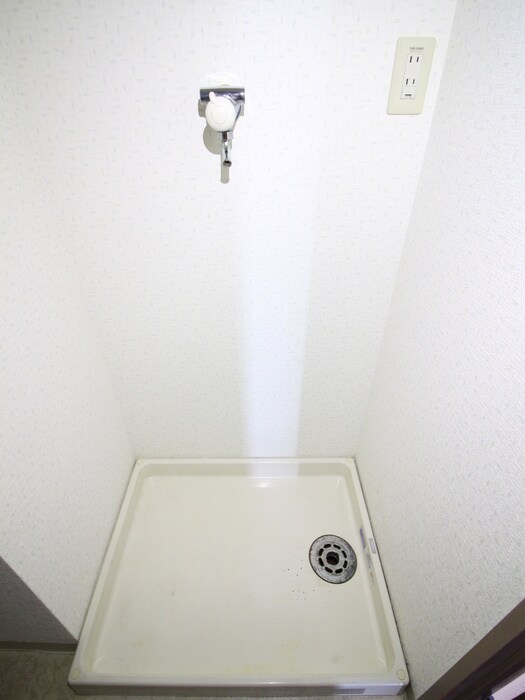 物件内観写真15　(洗濯機置場)