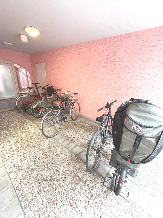 物件外観写真6　(駐輪場)