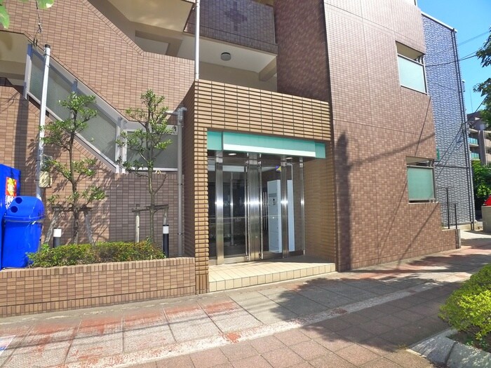 物件外観写真2　(エントランス部分)