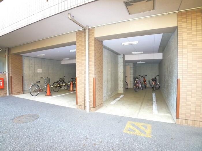 物件外観写真6　(駐輪場)