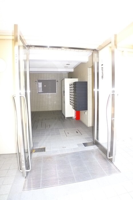 物件外観写真5　(エントランス部分)