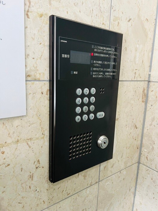 物件外観写真4　(エントランス部分)