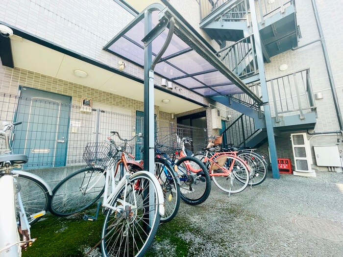 物件外観写真6　(駐輪場)