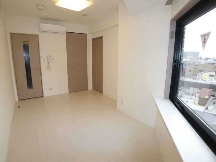 物件内観写真9　(室内からの展望)