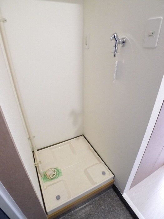 物件内観写真15　(洗濯機置場)