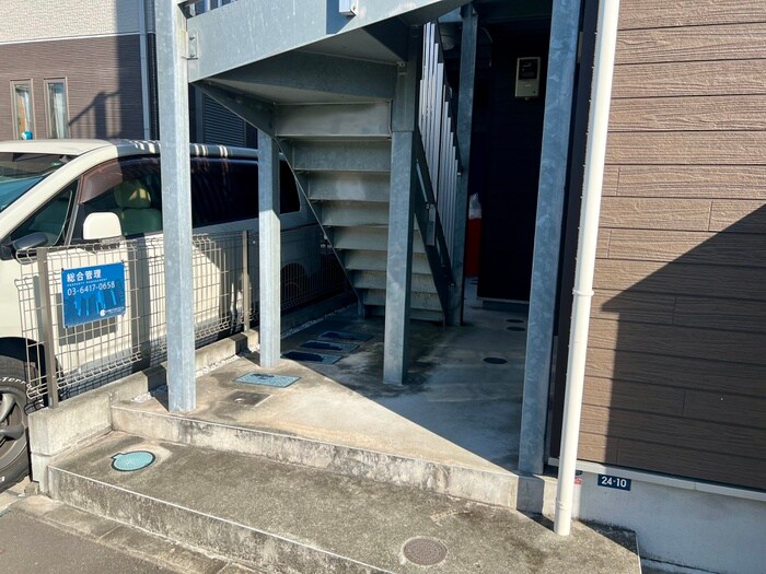 物件外観写真3　(エントランス部分)