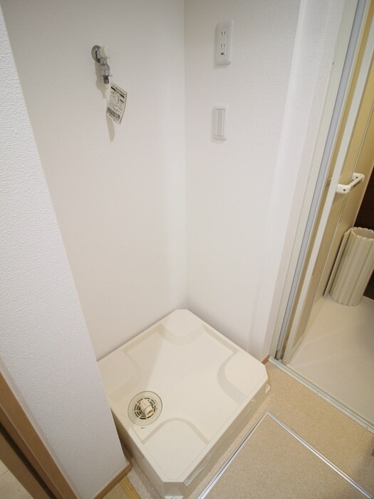 物件内観写真12　(洗濯機置場)