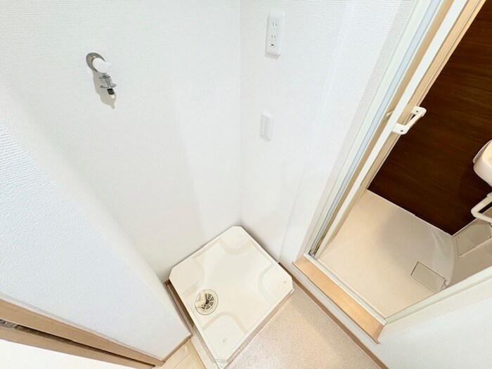 物件内観写真12　(洗濯機置場)