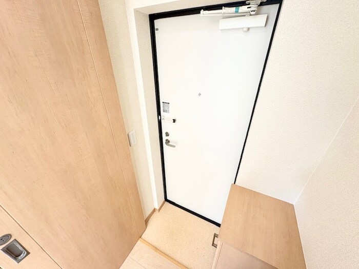 物件内観写真16　(玄関)